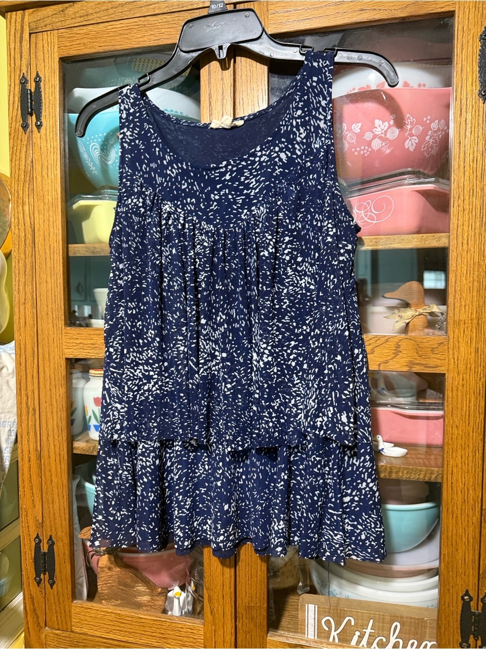 Women’s small blue and white printed sleeveless flowy blouse top
